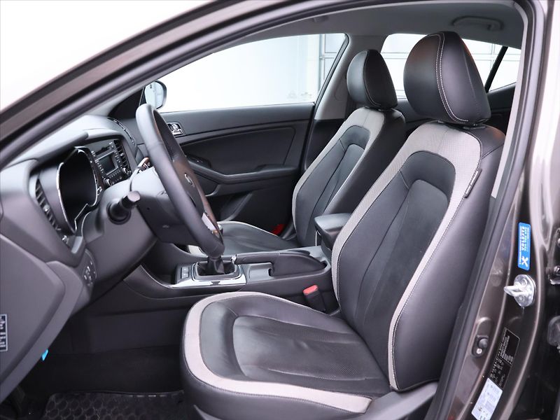 Kia Optima 1,7 CRDi 100kW Exclusive CZ - fotka 11 z 34