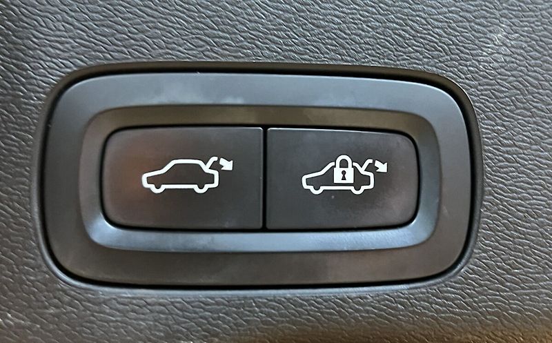 Volvo XC60 T5 AT AWD Inscription - fotka 12 z 17