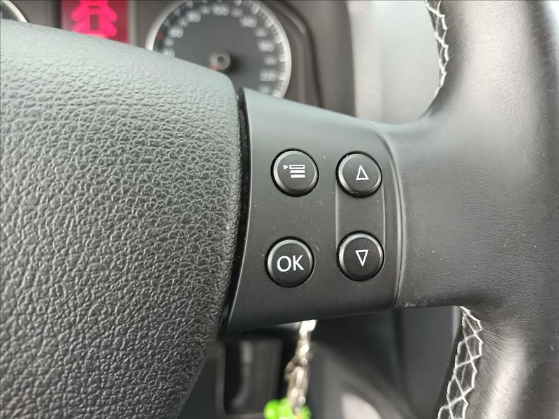 Volkswagen Golf 1,6 MPI,75KW,VÝHŘEV,DIGIKLIMA - fotka 28 z 39