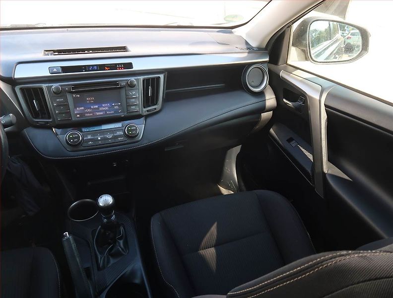 Toyota RAV4 (2014) 2.0 D-4D, Serv.kniha, Tempomat - fotka 8 z 19
