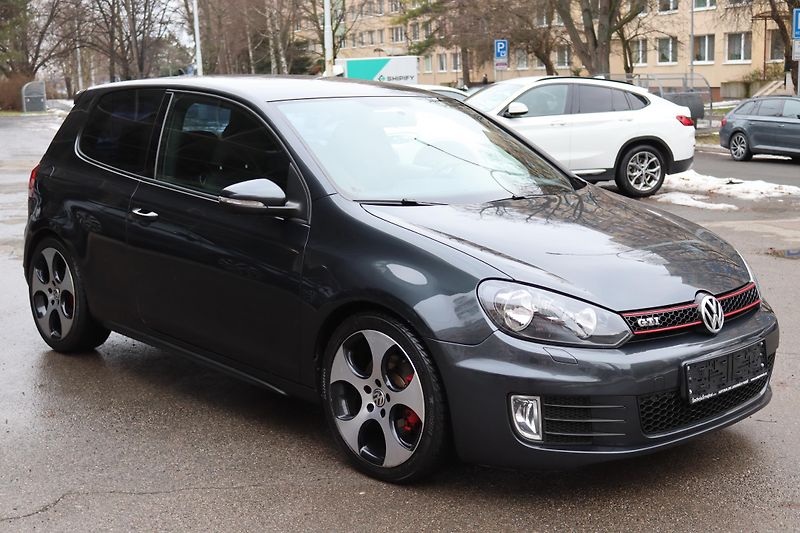 Volkswagen Golf GTI 2.0TSI 147kW - fotka 7 z 47