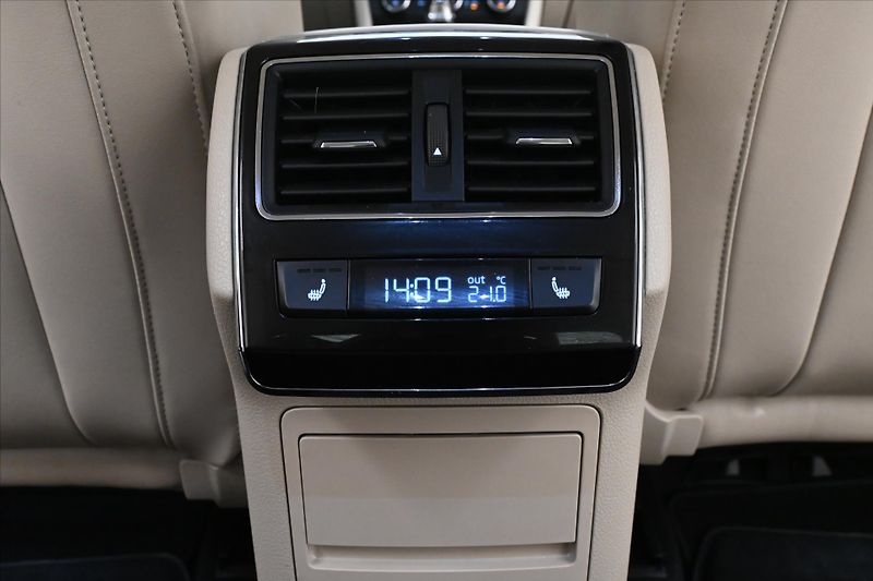 Škoda Superb 2,0 TDI 140 kW DSG L&K Záruka - fotka 22 z 32