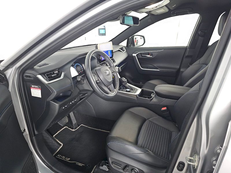 Toyota RAV4 (2025) 2.5HEV 222k 4X4 SELECTION - fotka 6 z 28