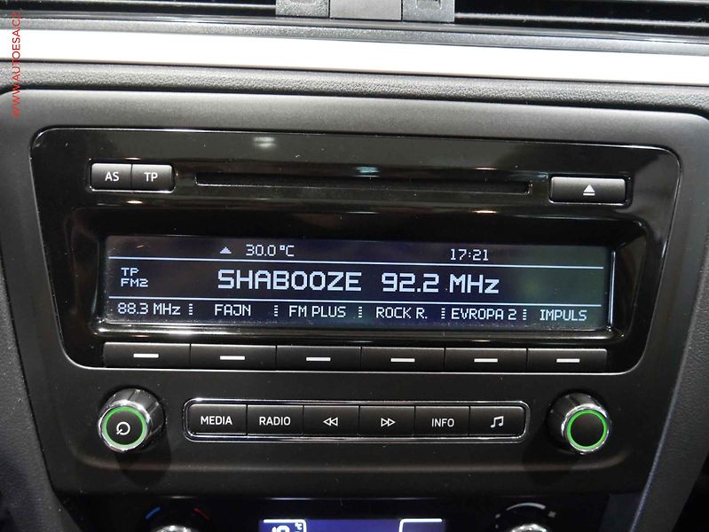 Škoda Rapid (2015) 1.2 TSi, ČR, Xenon, ponor - fotka 13 z 17