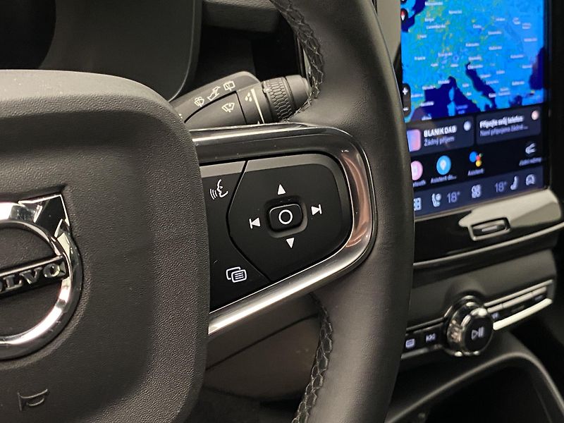 Volvo XC40 PURE ELECTRIC RECHARGE PLUS - fotka 21 z 50