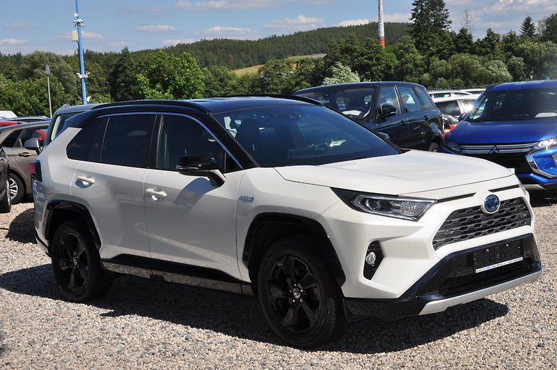Toyota RAV4 2.5 Hybrid 131kW 4x4 Kůže - fotka 2 z 21