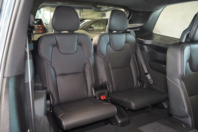 Volvo XC90 B5 PLUS Black Edition, 360° - fotka 46 z 48