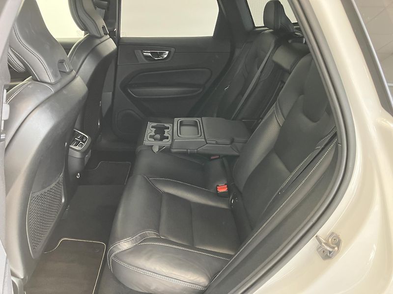 Volvo XC60 T6 AWD R-Design POLESTAR AT8 - fotka 17 z 57
