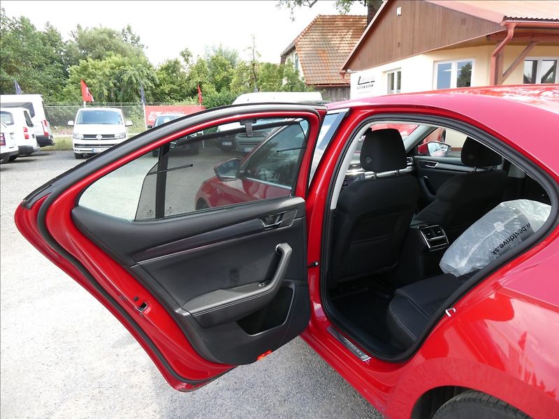 Škoda Superb 1,5 TSi 110kW STYLE+, NAVI,LED - fotka 20 z 37