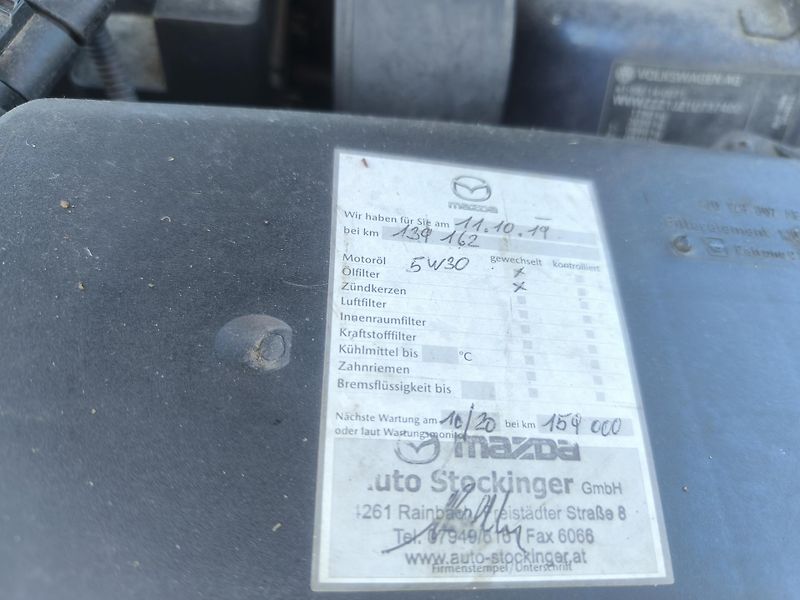 Volkswagen Golf (2001) KRÁSNÝ,145TKM,1MAJ89LET,SERVIS - fotka 23 z 25