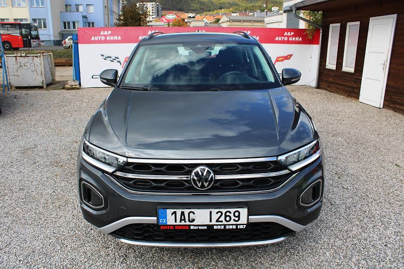 Volkswagen T-Roc (2024) 1,5TSI DSG LED ADAPT.TEMPOMAT  - fotka 2 z 21