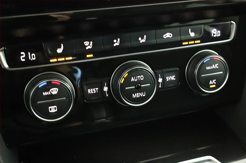 Volkswagen Passat (2018) R-Line 2.0 TDI, Automat, Kůže - fotka 11 z 18