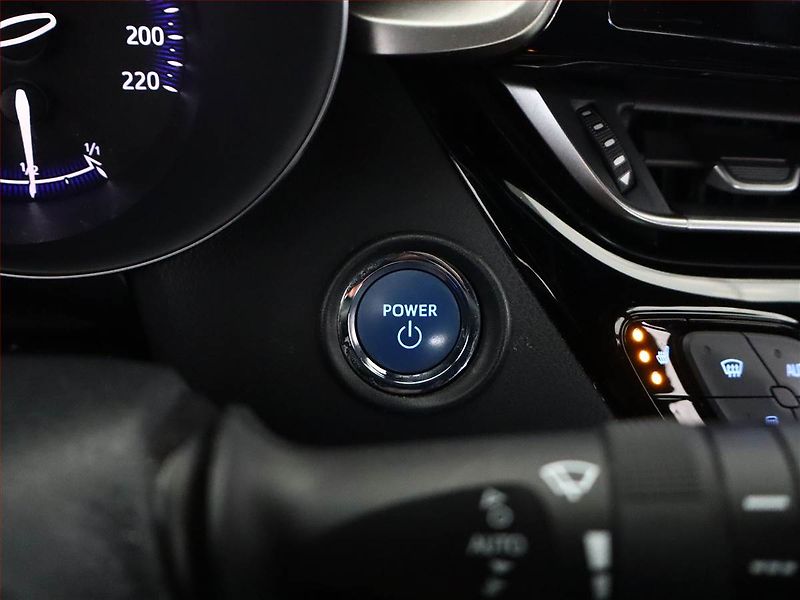 Toyota C-HR (2019) 1.8 Hybrid - fotka 16 z 18