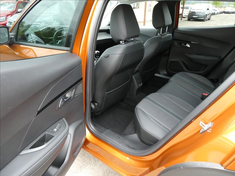 Peugeot 2008 1,2 PureTech 74kW Allure,závěs - fotka 17 z 45