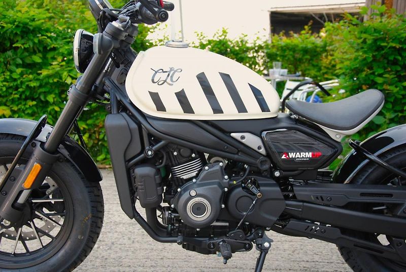 CFMOTO (2026) 450CL-C Bobber WHITE - fotka 13 z 25
