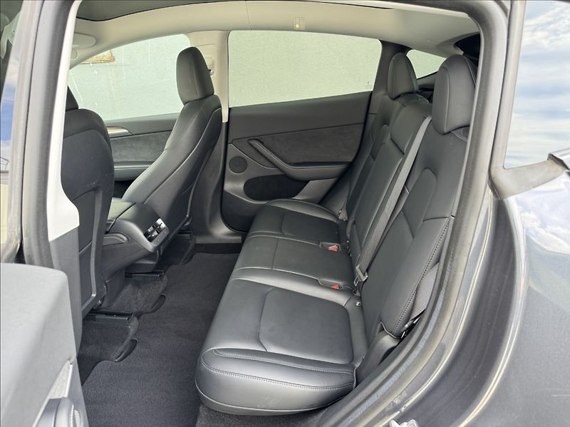 Tesla Model Y 0,0 RWD SoH 94% - fotka 20 z 50