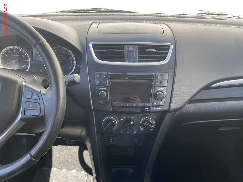 Suzuki Swift (2015) 1.2i, Club, +kola - fotka 12 z 17