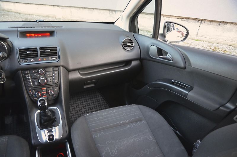 Opel Meriva (2012) 1.4 88kW Design Ed. / 2x kola - fotka 28 z 41