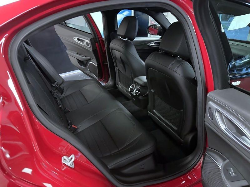 Alfa Romeo Giulia (2022) 2.0T 280k AT8 ZF Q4 4x4 Veloce - fotka 8 z 22
