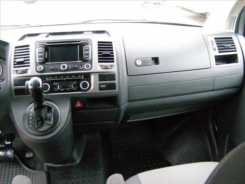 Volkswagen Caravelle 2,0   LONG  DSG po servisu 103 - fotka 25 z 38
