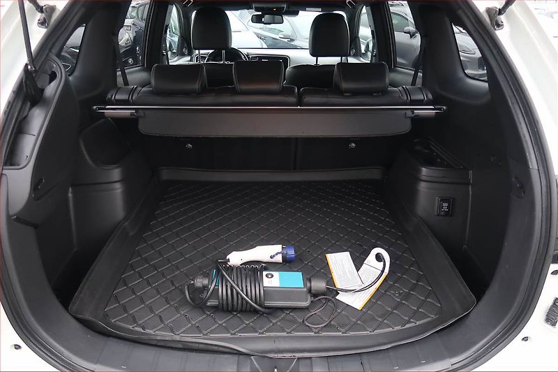 Mitsubishi Outlander (2021) Instyle 2.4 PHEV - fotka 25 z 25
