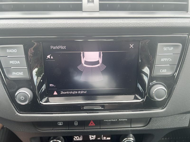 Škoda Fabia 1.0TSi 70kw KAMERA TEMPOMAT - fotka 23 z 43