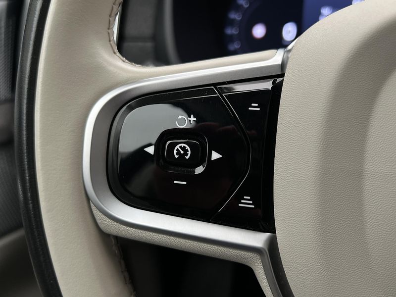 Volvo XC90 T8 AWD RECHARGE BRIGHT PLUS - fotka 27 z 56