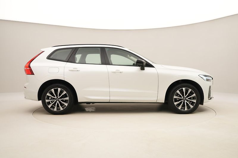 Volvo XC60 B5 AWD DARK PLUS AUT CZ - fotka 13 z 60