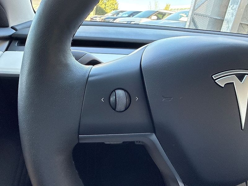 Tesla Model 3 Performance - fotka 29 z 39