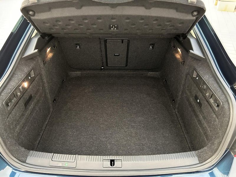Škoda Superb 2.0 TDI Style - fotka 23 z 30