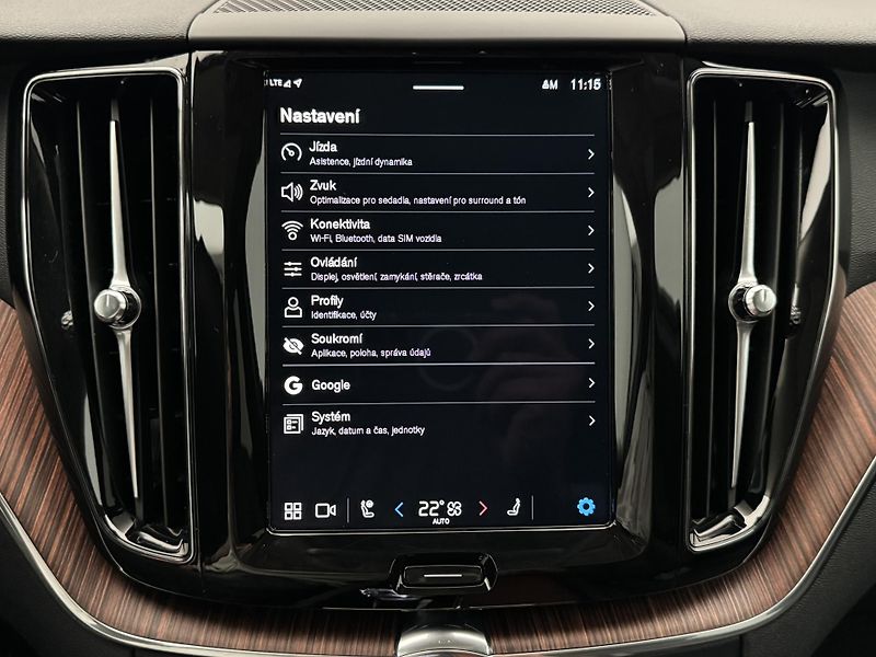 Volvo XC60 T8 AWD RECHARGE BRIG REZERVACE - fotka 37 z 48