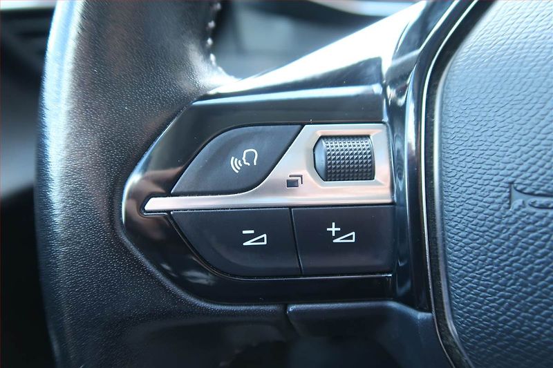 Peugeot 208 (2020) Allure Pack 1.2 PureTech - fotka 16 z 23