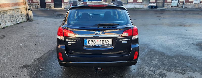 Subaru Outback (2015)  2.0D*BOXER*4x4*AUT*VÝHŘEV*ČR* - fotka 6 z 44