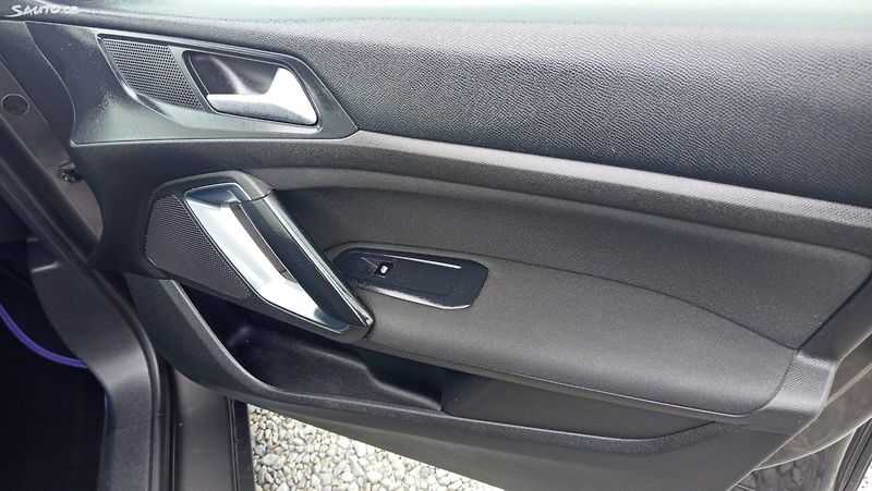 Peugeot 308 (2018) - fotka 34 z 36