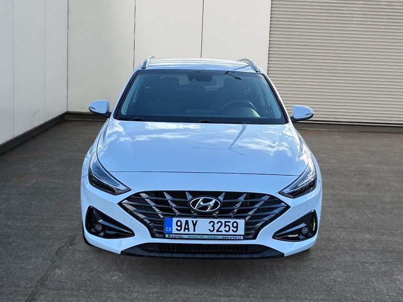 Hyundai i30 (2023) SMART 1.5T-GDI 118kW CZ DPH - fotka 2 z 11