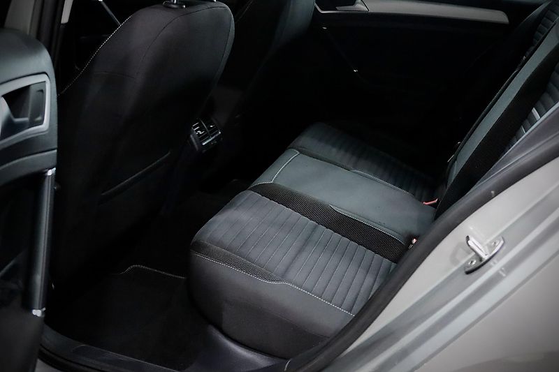 Volkswagen Golf 7 Variant 1.4 TSI 90 kW - fotka 20 z 37