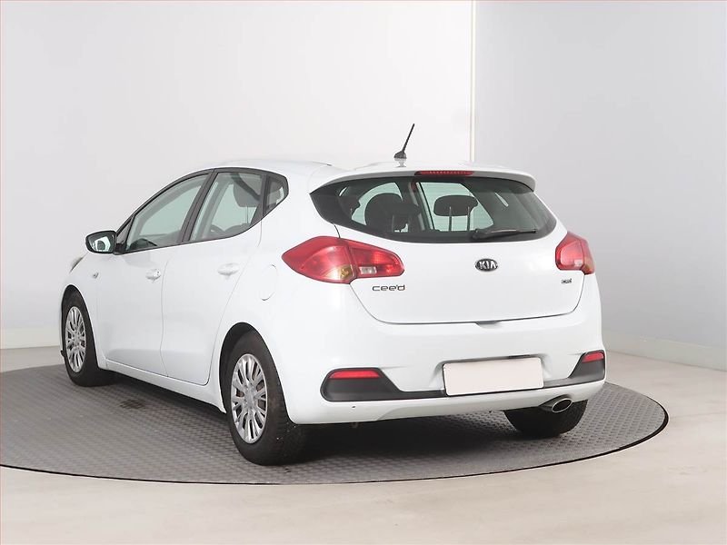 Kia Ceed (2013) 1.4 CRDi, nová STK, udržované - fotka 4 z 15