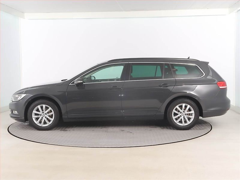 Volkswagen Passat (2015) 1.6 TDI, Navi, Tempomat - fotka 3 z 17