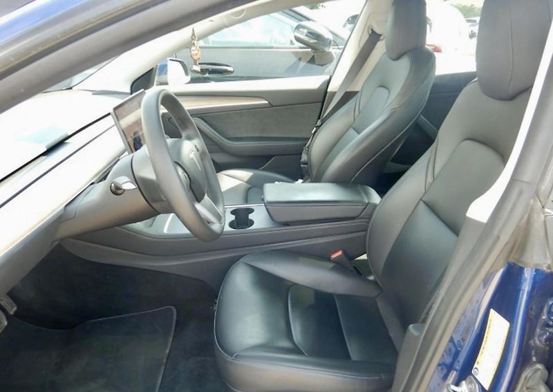 Tesla Model 3 (2023) RWD, LFP baterie - fotka 7 z 7