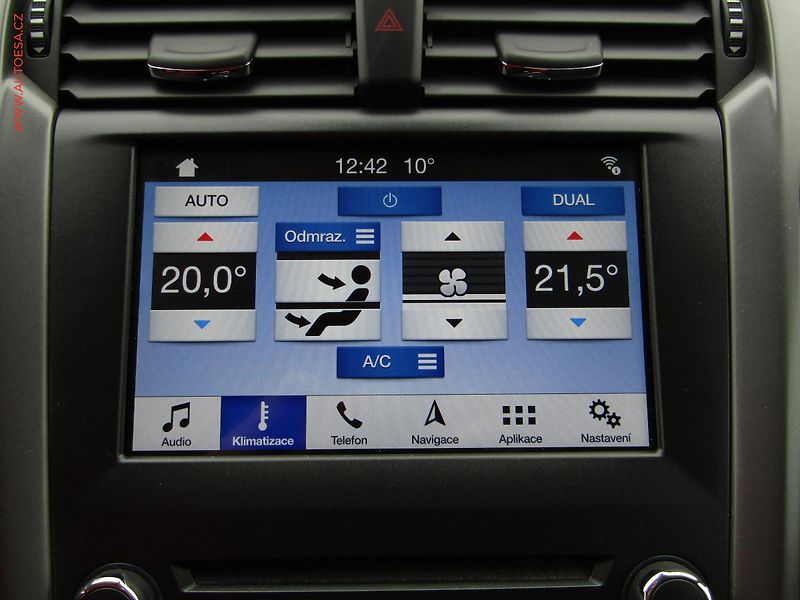 Ford Mondeo (2019) 1.5 EB, ČR, Titanium, xenon - fotka 16 z 21