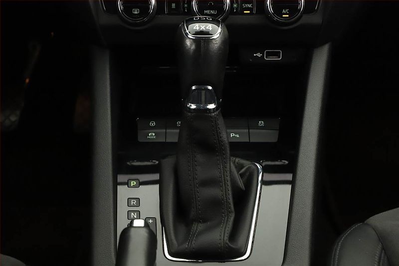 Škoda Octavia (2019) Laurin&Klement 2.0 TSI, 4X4 - fotka 10 z 18