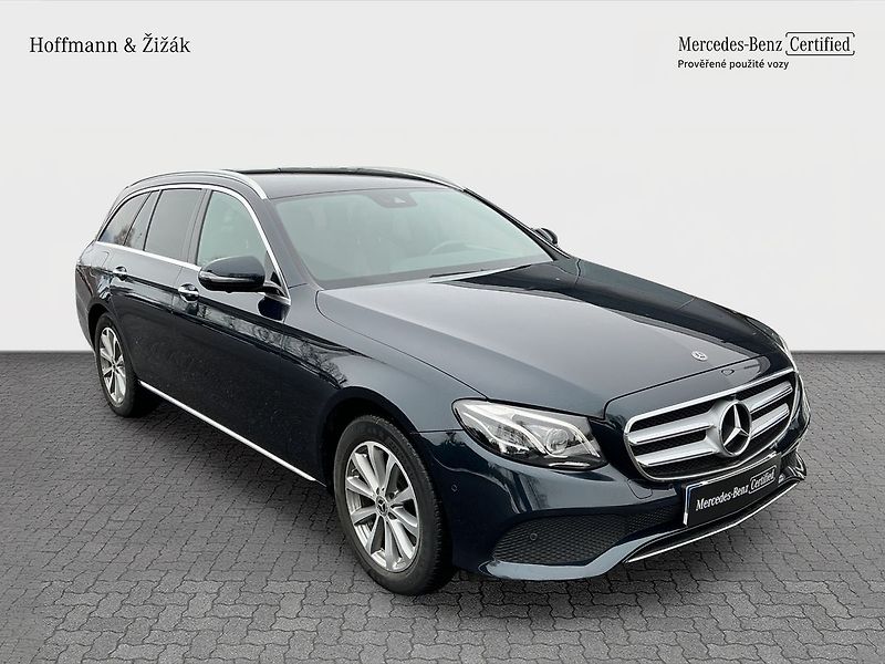 Mercedes-Benz Třídy E 220 d AVANTGARDE 4MATIC - fotka 3 z 28