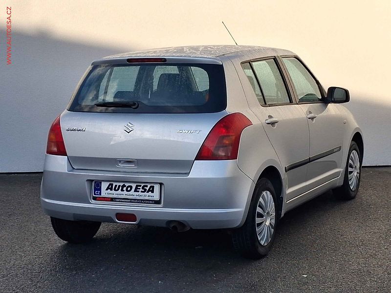 Suzuki Swift (2007) 1.3 VVT, ČR, AC, zámek řad, - fotka 4 z 14
