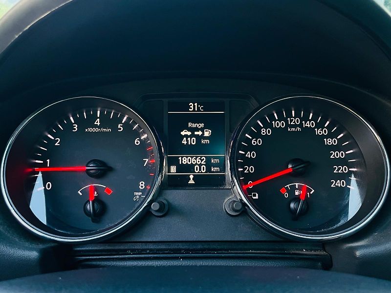 Nissan Qashqai 2.0i KAMERA TAŽNÉ SERVISKA 7M - fotka 41 z 45