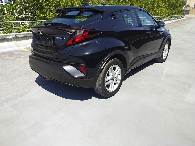 Toyota C-HR 1.8 Hybrid - fotka 7 z 27