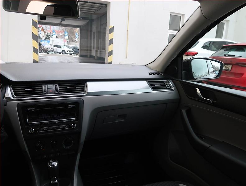 Škoda Rapid (2015) Spaceback 1.4 TSI, Automat - fotka 8 z 16