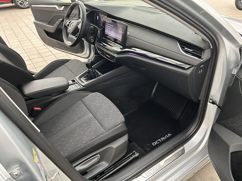 Škoda Octavia 2.0 TDI Style Plus - fotka 22 z 25