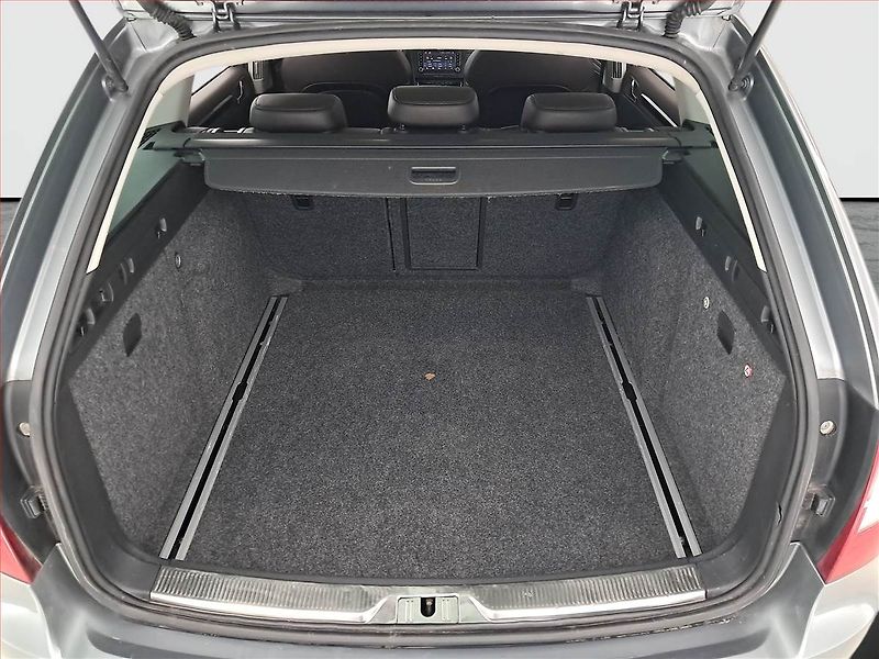 Škoda Superb (2012) Laurin&Klement 2.0 TDI - fotka 14 z 18