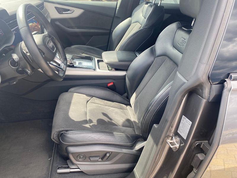 Audi Q8 (2019) 50 3.0 TDi 210kW Quattro Sline - fotka 17 z 35