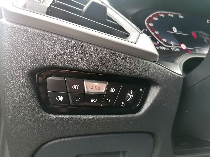 BMW Řada 3 (2021) 2.0 318D A/T Kůže - fotka 25 z 33